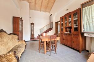 Ampia casa singola bilivelli con ampio cortile