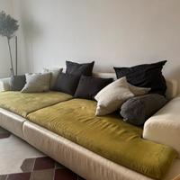 Grande Divano Modulare con Cuscini