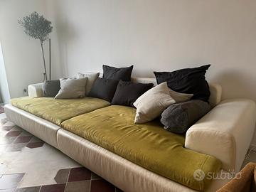 Grande Divano Modulare con Cuscini