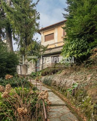 Villa Bifamiliare a Brunate 6 locali
