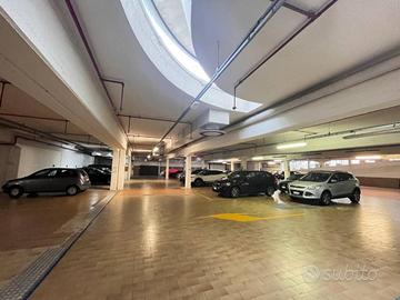 Box / Garage di 1500 m² a Brescia