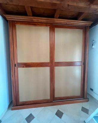 Meraviglioso armadio in vero legno