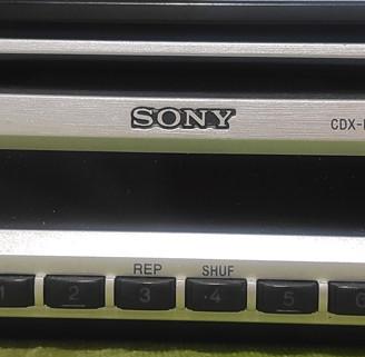 Autoradio CDSony CDX-L400X + Ampli Panasonic M302