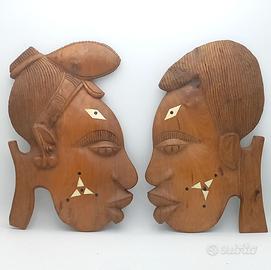 Coppia di sculture decorative da parete