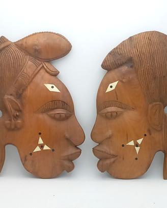 Coppia di sculture decorative da parete