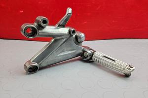 PEDANA SINISTRA TRIUMPH STREET TRIPLE 675 2007 200