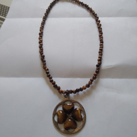 Collana con pendente in argento e occhio di tigre