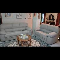 2 divani(3 posti più 2 posti)