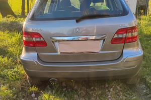 Mercedes B 200 incidentata
