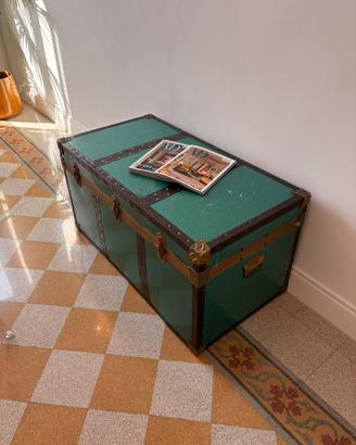 Baule vintage petrolio con dettagli metallo
