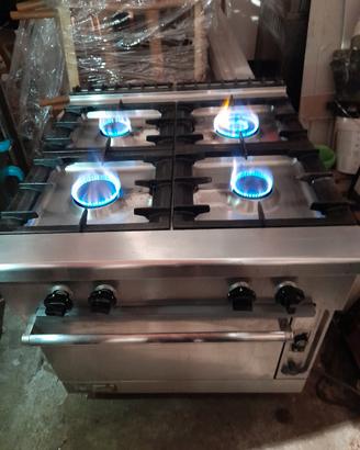 cucina 4 fuochi  forno  professionale da rist