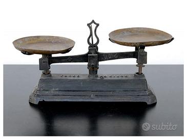 Bilancia antica a 2 piatti peso da 5 Kg, Francia, 