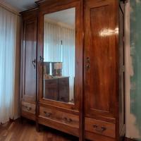 Antica camera da letto piemontese in noce