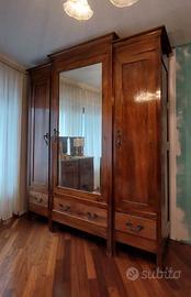 Antica camera da letto piemontese in noce