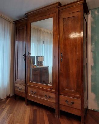Antica camera da letto piemontese in noce