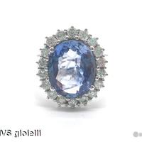 Anello con zaffiro ct 4 Ceylon e pavè di diamanti