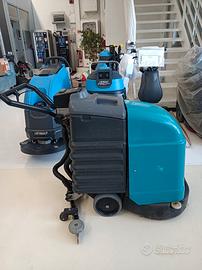 Lavapavimenti uomo a terra a batteria