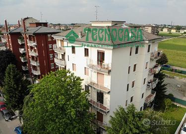 3 LOCALI A BAREGGIO