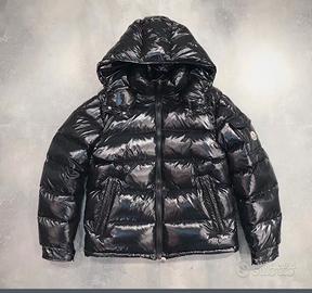 Giacca moncler intera.