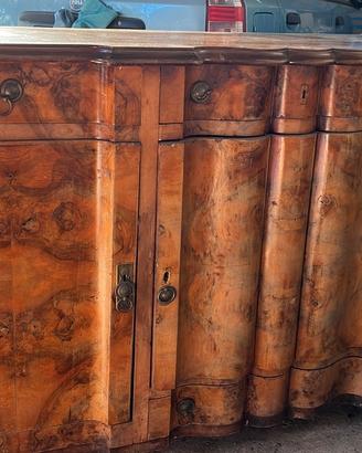 Mobile antico in legno massiccio da restaurare