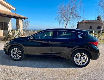 Infiniti q30 - 2016