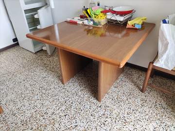 Solido tavolo in legno LAS 112x112