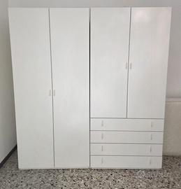 Coppia di armadi bianchi