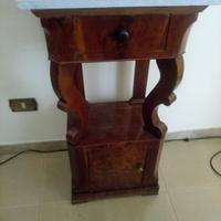 Comodino antico