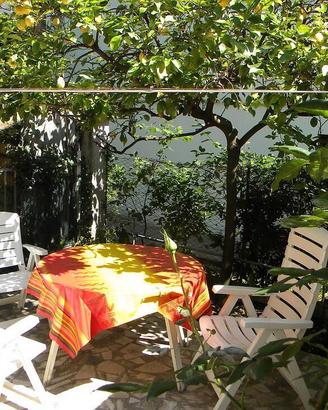 Appartamento con giardino garage wifi aria condizi