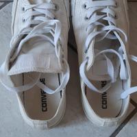 Scarpa bassa di tela. Marca Converse 