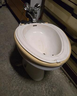 WC salvaspazio con bidet incorporato