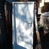 N. 2 porte in legno per interno