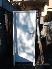 N. 2 porte in legno per interno