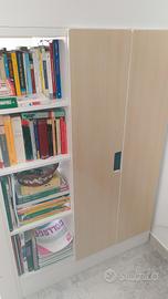 Letto a soppalco con scrivania. 