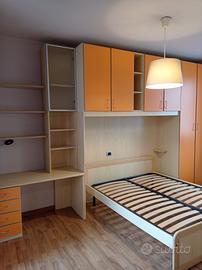 CAMERETTA PONTE con scrivania tenuta bene