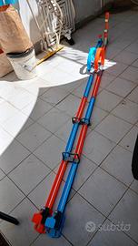 Pista Hot Wheels sfida a doppio giro