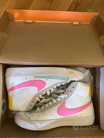 Nike Blazer rosa, bianche, gialle, azzurre