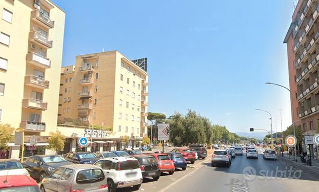 Cinecitta bilocale adiacente metro a