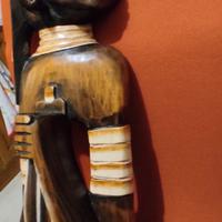 Maschere tribali intagliate a mano Indonesia