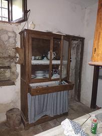 Credenza dispensa da cucina rustica.