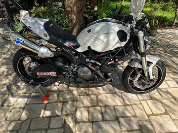 Ducati Monster 696+ 2009 - A2