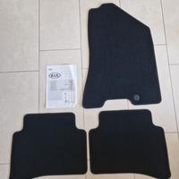 Tappetini auto originali KIA in moquet mai usati.