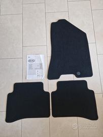 Tappetini auto originali KIA in moquet mai usati.