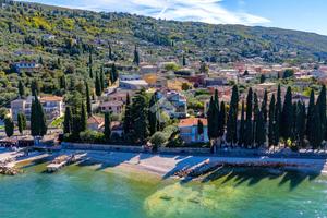 3 LOCALI A TORRI DEL BENACO