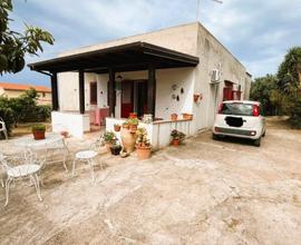 Villa autonoma a pochi passi dal mare Zingarello