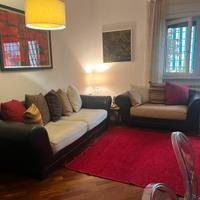 Divani e puff in pelle e tessuto