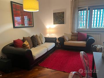 Divani e puff in pelle e tessuto