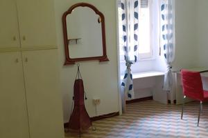 camera compresa di  cucina e  bagno in comune