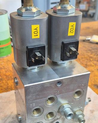 Blocco idraulico con Elettrovalvole HydraForce SV1