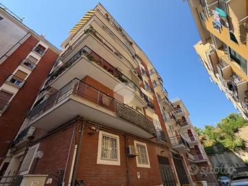 4 LOCALI A NAPOLI